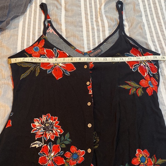 Super cute tank - Picture 3 of 7